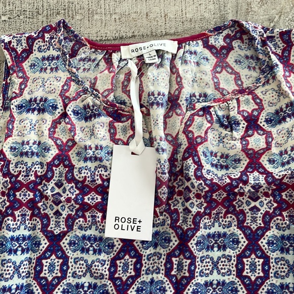 Rose + Olive Sleeveless Shirt - Picture 3 of 6